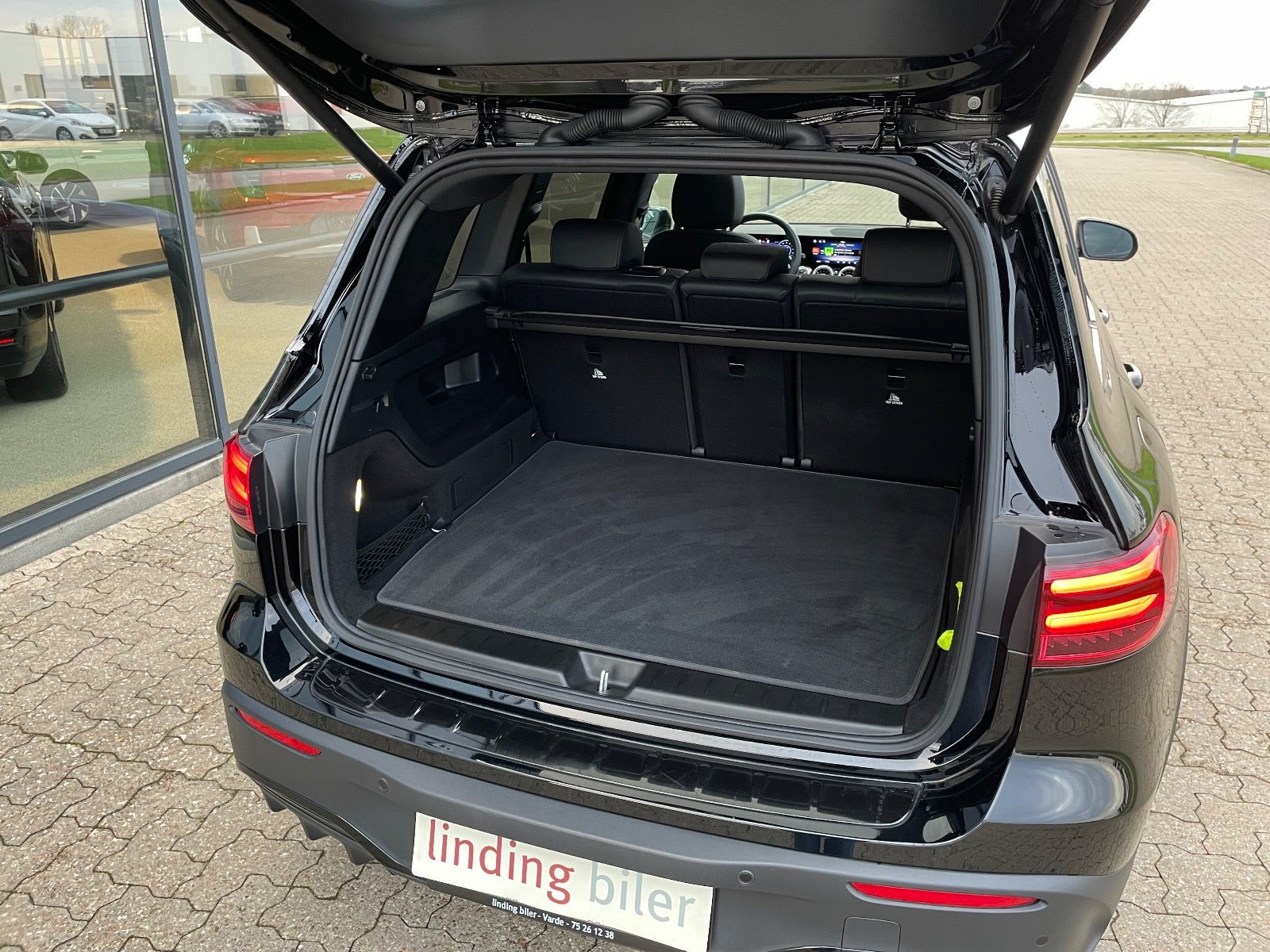 Sort Mercedes EQB250+ fra 2025