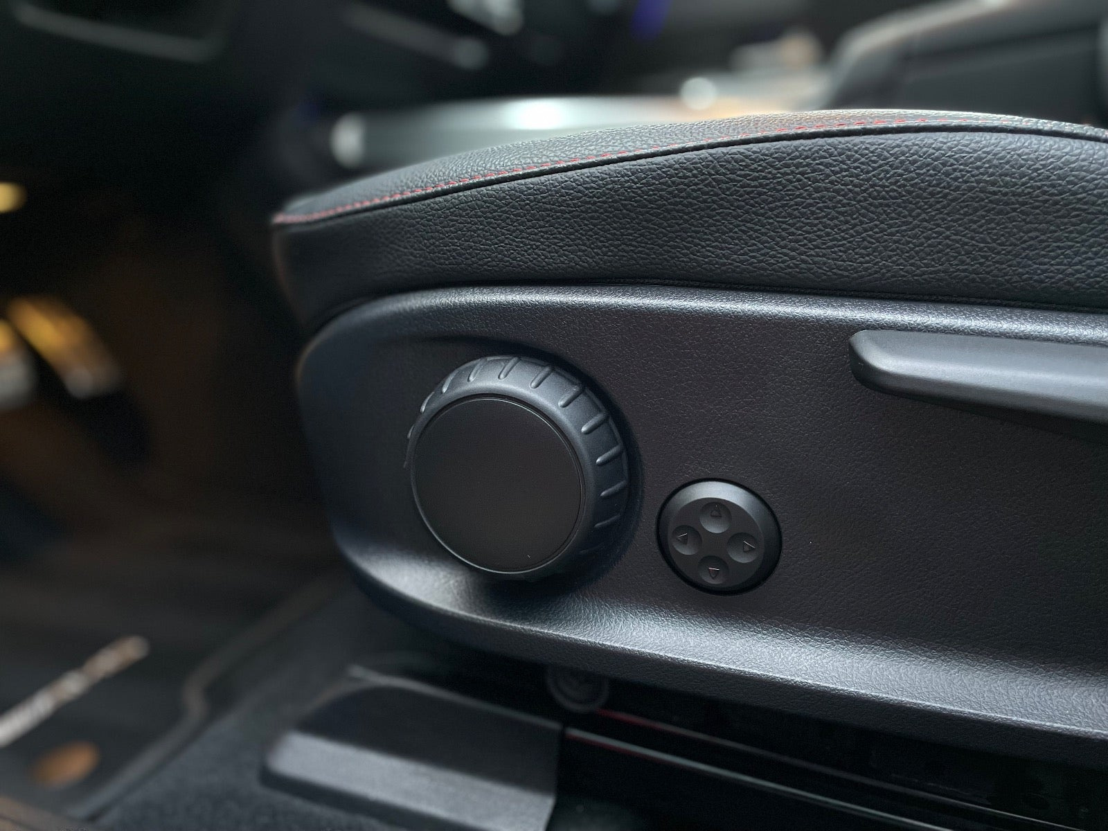 Sort Mercedes EQB250+ fra 2025