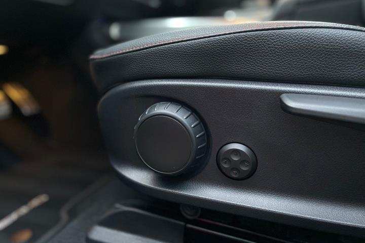 Sort Mercedes EQB250+ fra 2025