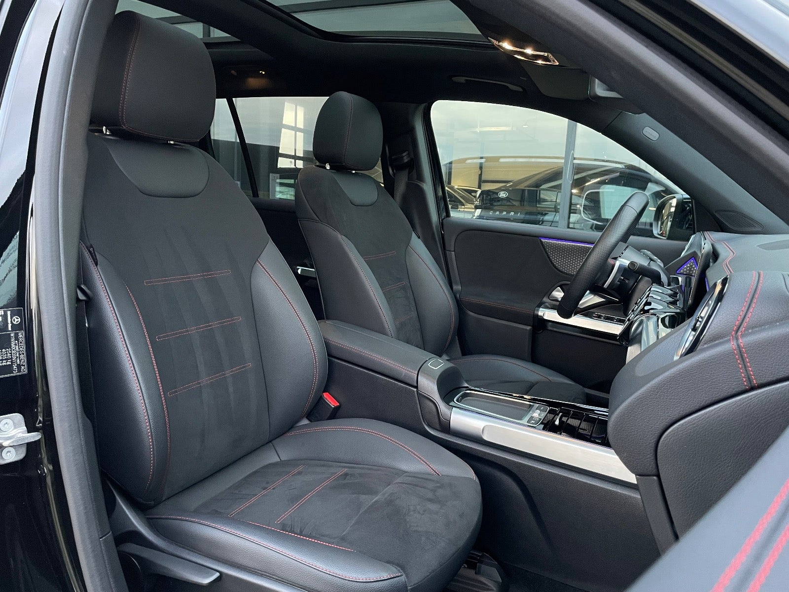 Sort Mercedes EQB250+ fra 2025