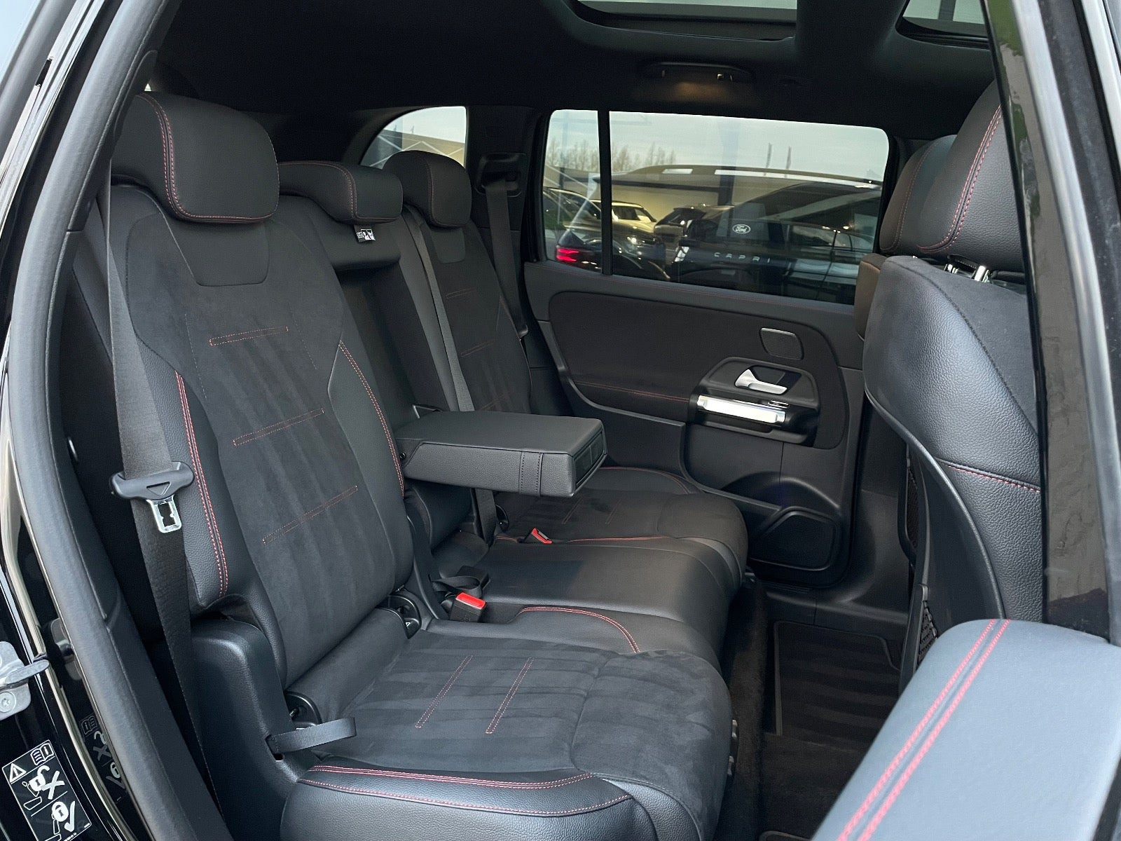 Sort Mercedes EQB250+ fra 2025