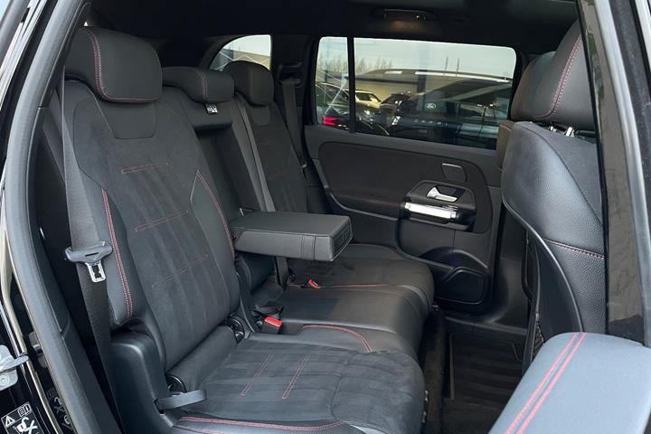 Sort Mercedes EQB250+ fra 2025