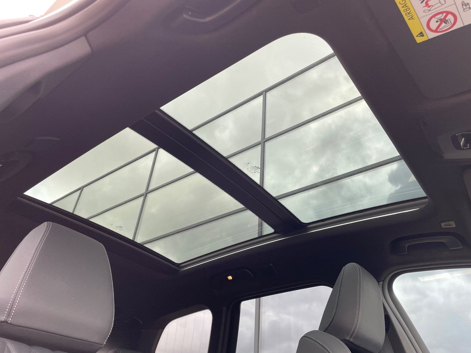 Hvid BMW iX1 fra 2025