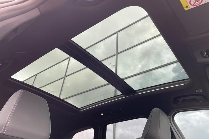 Hvid BMW iX1 fra 2025