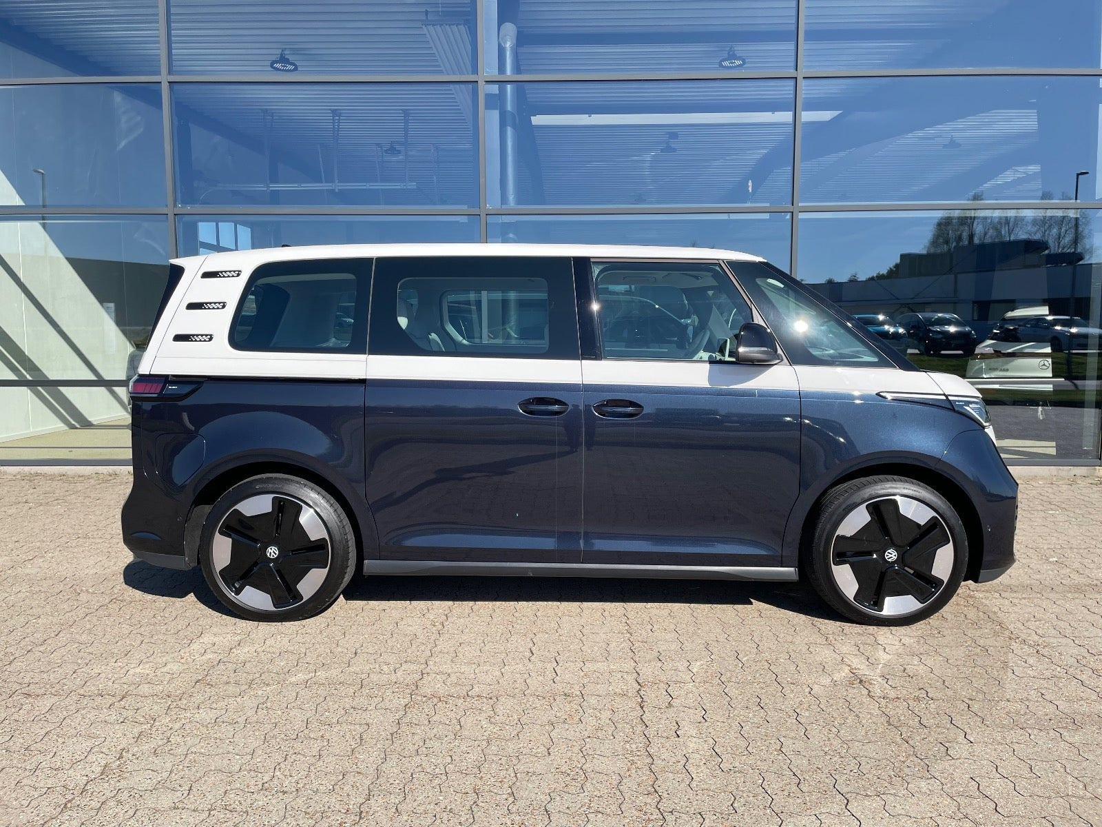 Blå VW ID.Buzz fra 2024