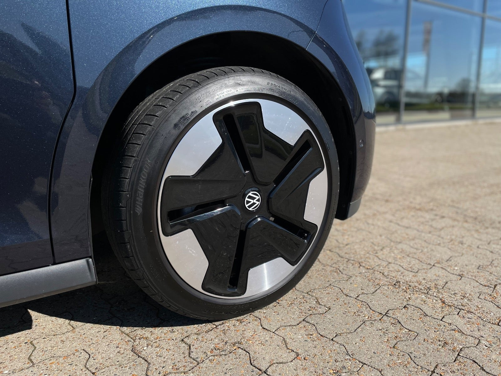 Blå VW ID.Buzz fra 2024