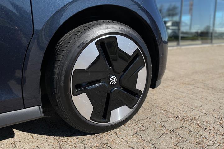 Blå VW ID.Buzz fra 2024