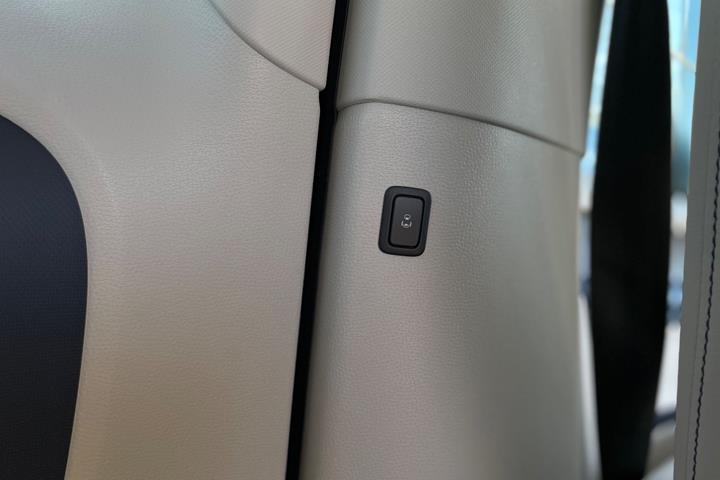Blå VW ID.Buzz fra 2024