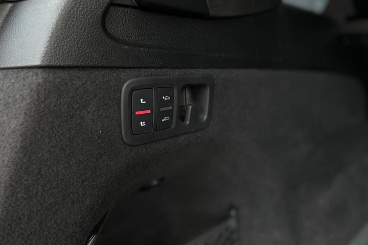 Grå Audi SQ7 fra 2021