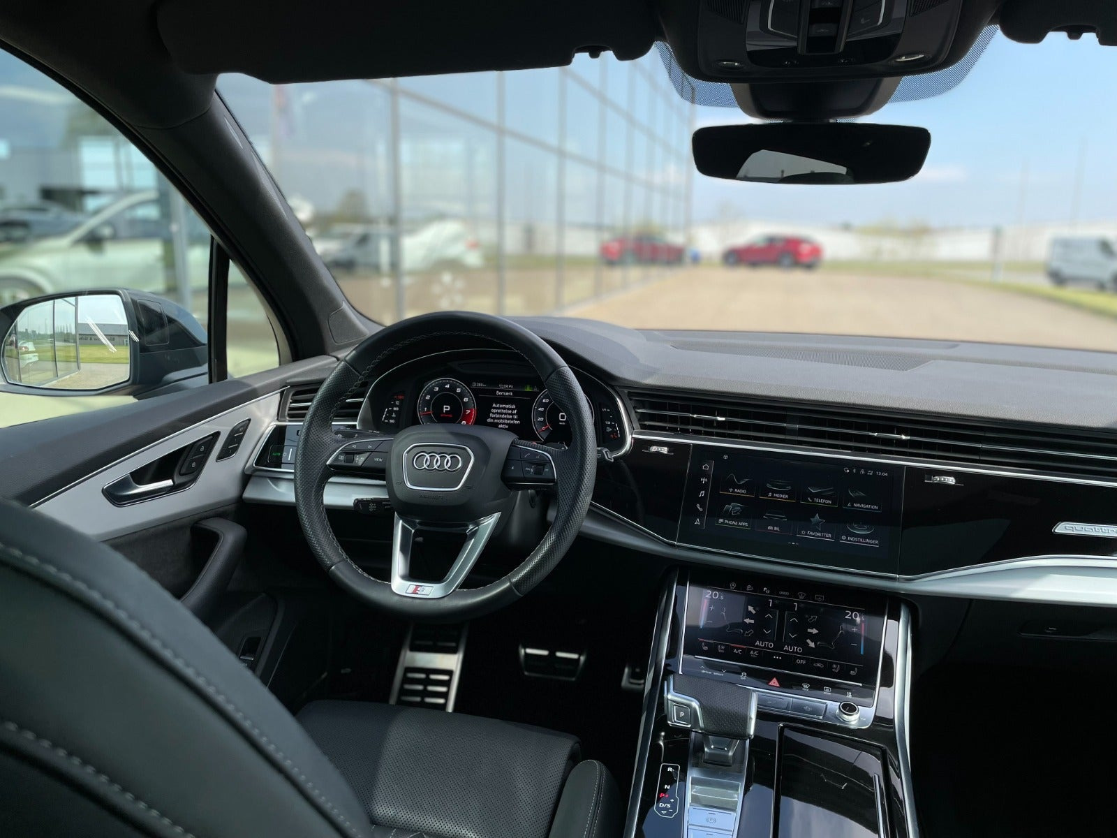 Grå Audi SQ7 fra 2021