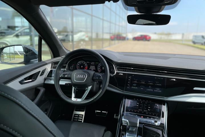 Grå Audi SQ7 fra 2021
