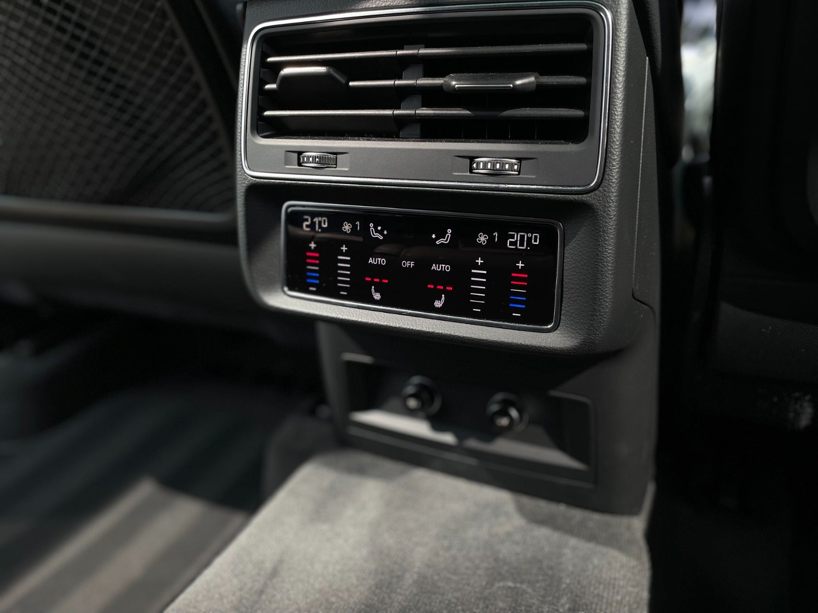 Grå Audi SQ7 fra 2021
