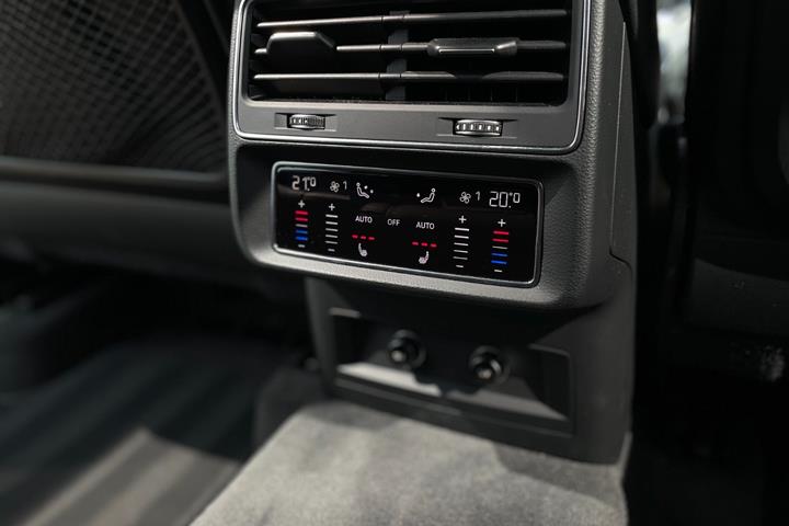 Grå Audi SQ7 fra 2021