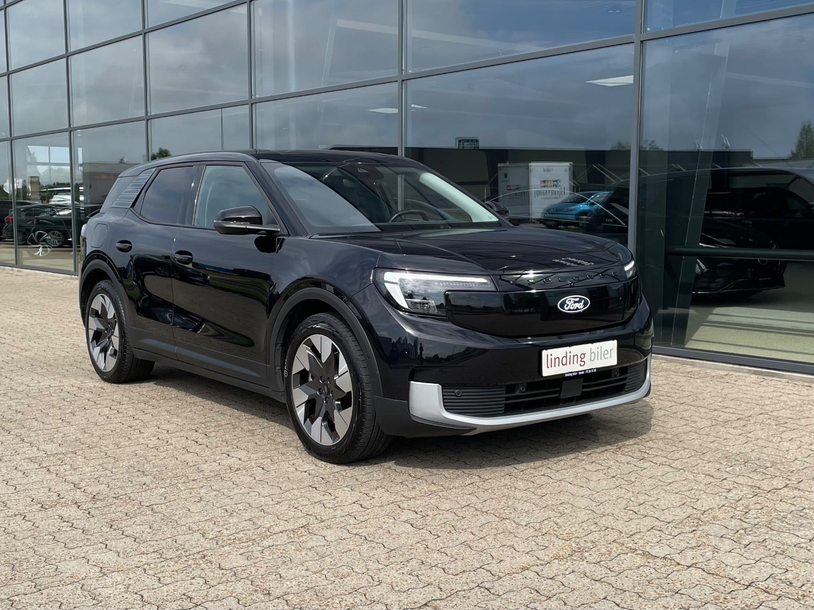 Ford Explorer 77 Premium Extended Range