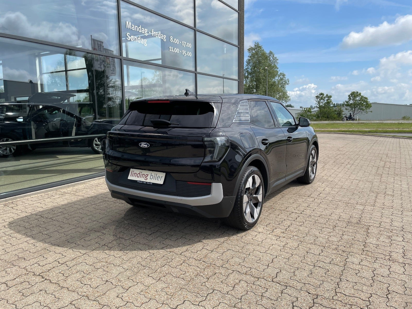 Sort Ford Explorer fra 2025
