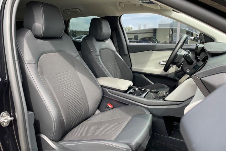 Sort Ford Explorer fra 2025