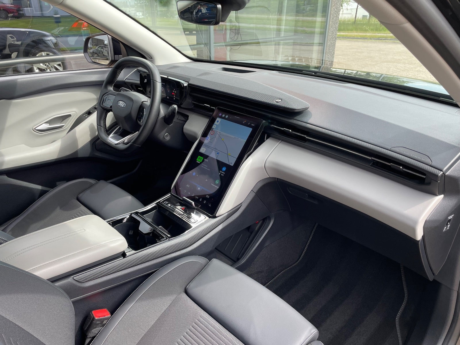 Sort Ford Explorer fra 2025