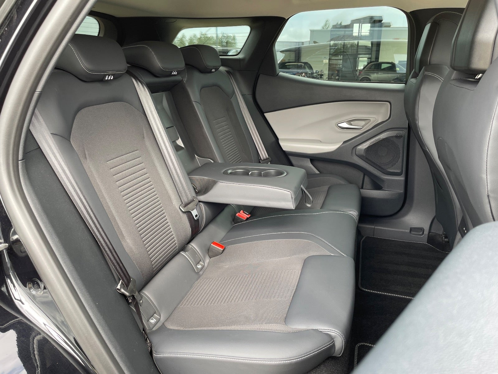 Sort Ford Explorer fra 2025