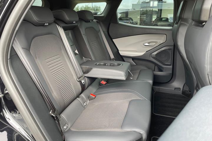 Sort Ford Explorer fra 2025