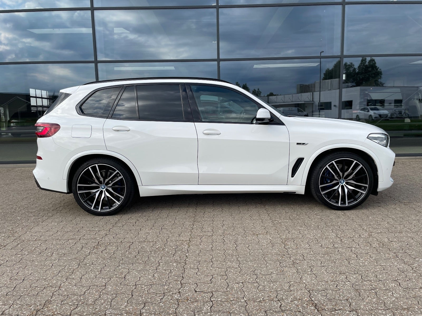 Hvid BMW X5 fra 2022