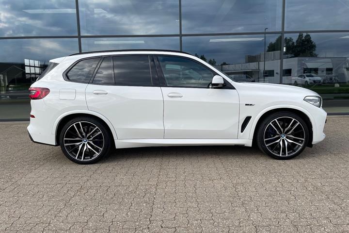 Hvid BMW X5 fra 2022