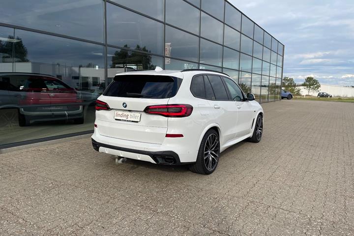 Hvid BMW X5 fra 2022