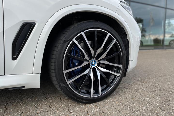 Hvid BMW X5 fra 2022