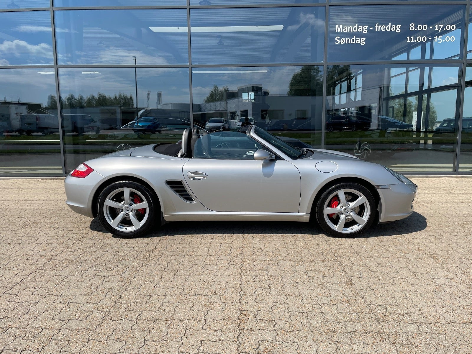 Sølv Porsche Boxster S fra 2006