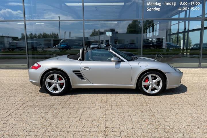 Sølv Porsche Boxster S fra 2006