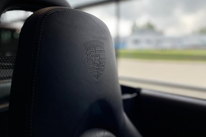 Sølv Porsche Boxster S fra 2006