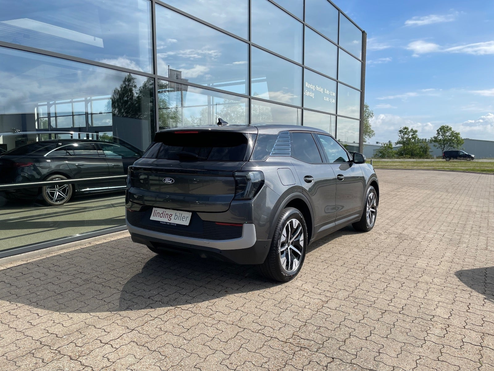Grå Ford Explorer fra 2025
