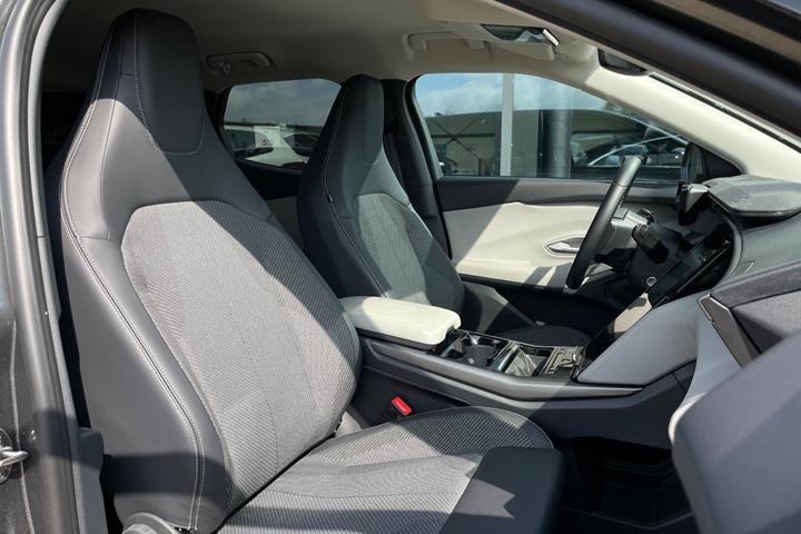 Grå Ford Explorer fra 2025