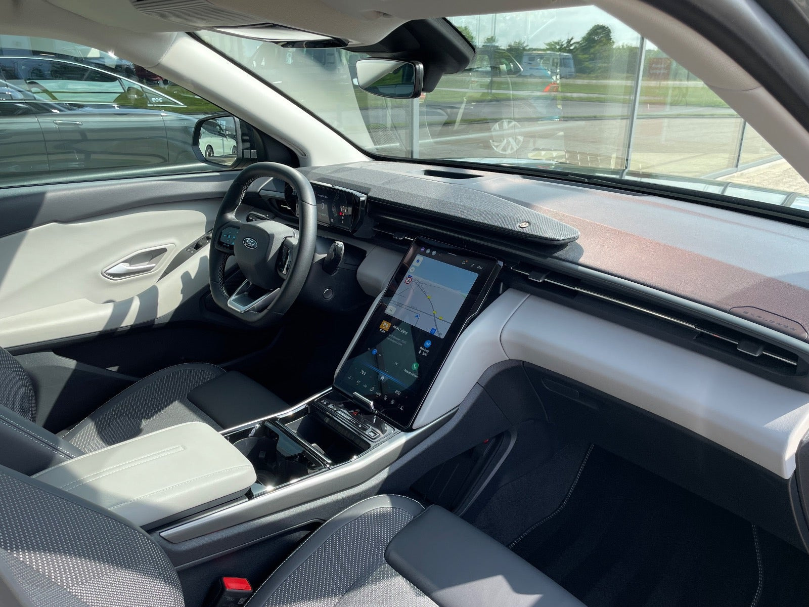 Grå Ford Explorer fra 2025
