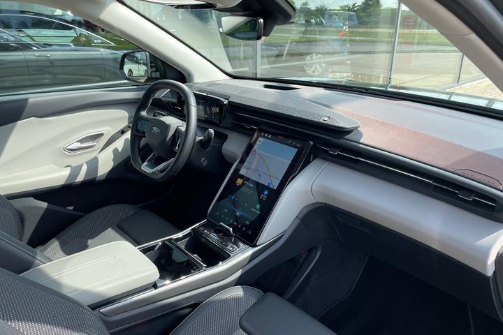 Grå Ford Explorer fra 2025