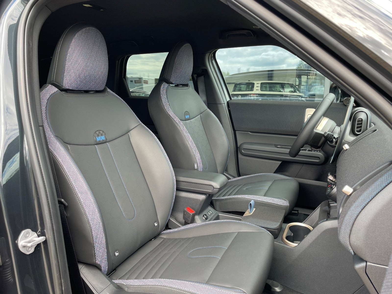 Grå Mini Countryman SE fra 2025