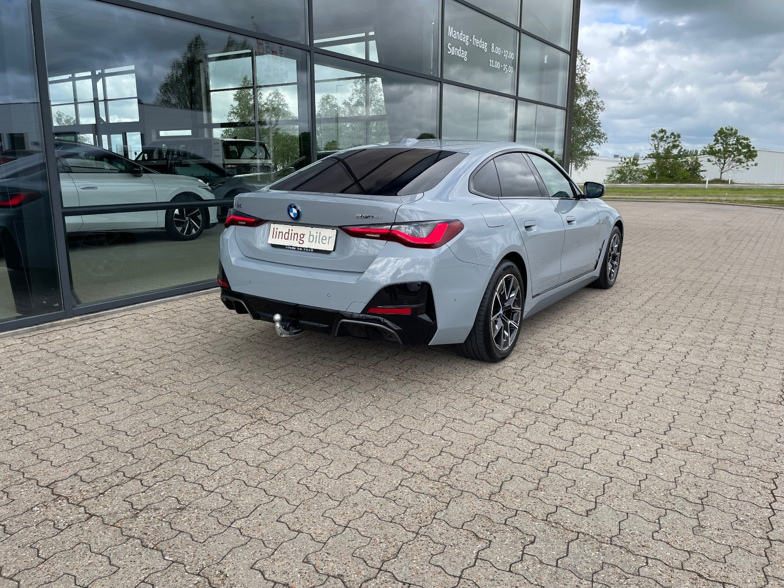 Grå BMW i4 fra 2025