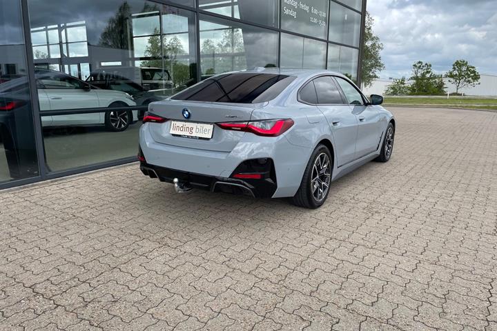 Grå BMW i4 fra 2025