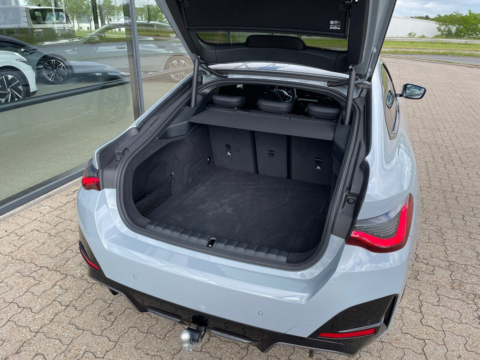 Grå BMW i4 fra 2025