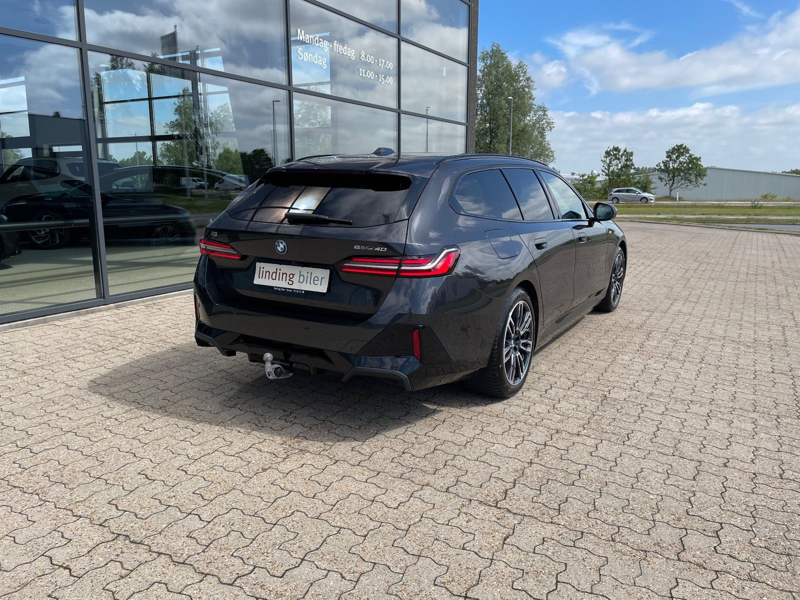 Grå BMW i5 fra 2025