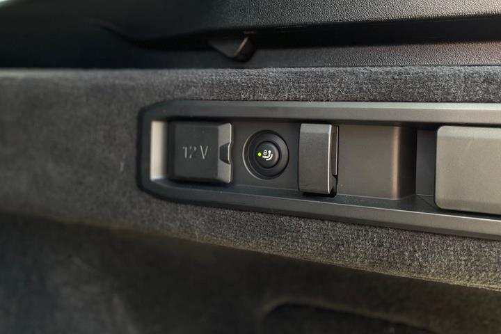 Grå BMW i5 fra 2025