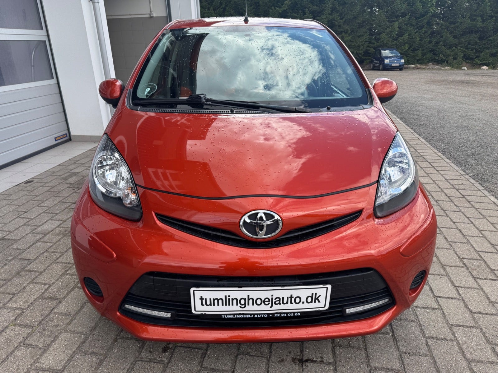 Orange Toyota Aygo fra 2012
