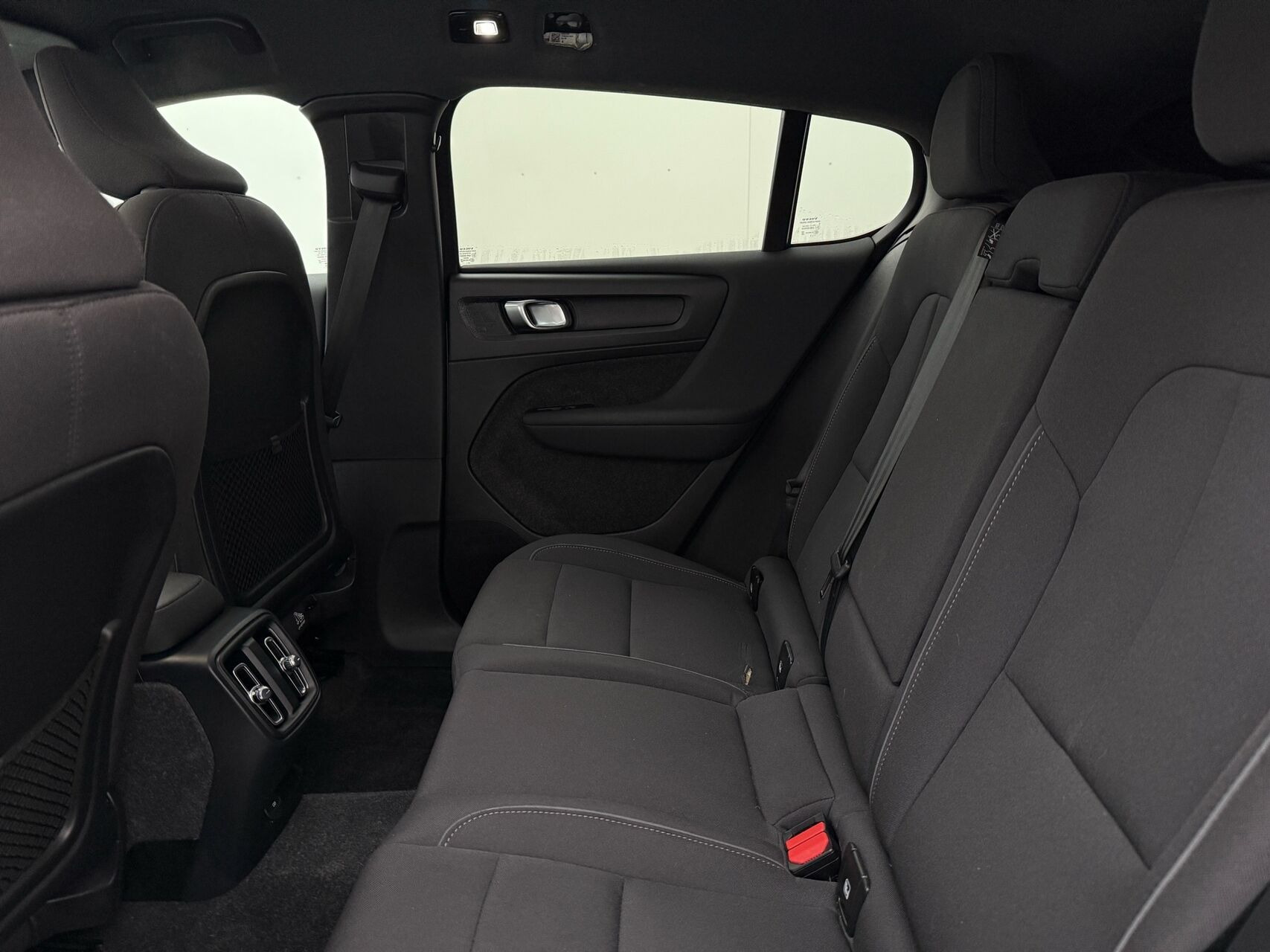 Hvid Volvo C40 fra 2023