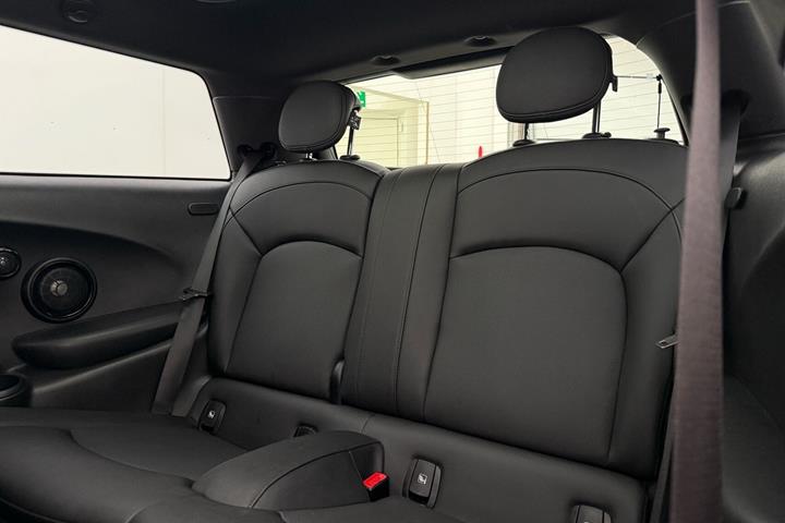 Grøn Mini Cooper fra 2023