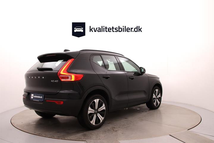 Sort Volvo XC40 fra 2023