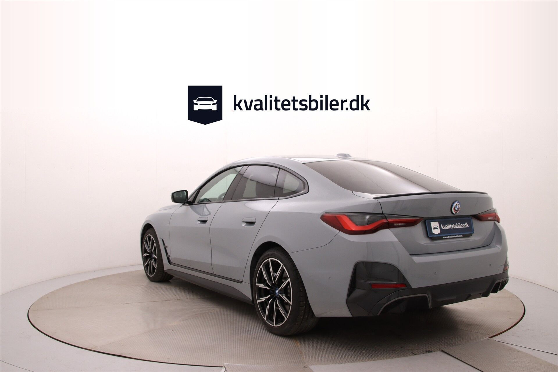 Grå BMW i4 fra 2024