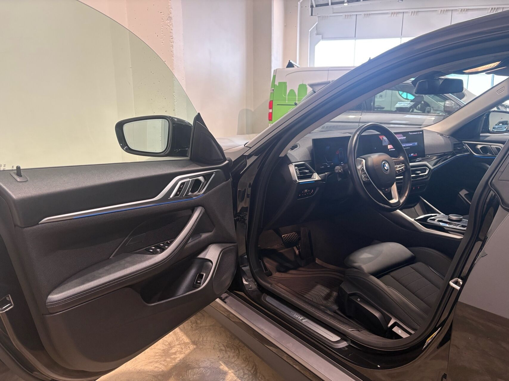 Sort BMW i4 fra 2023