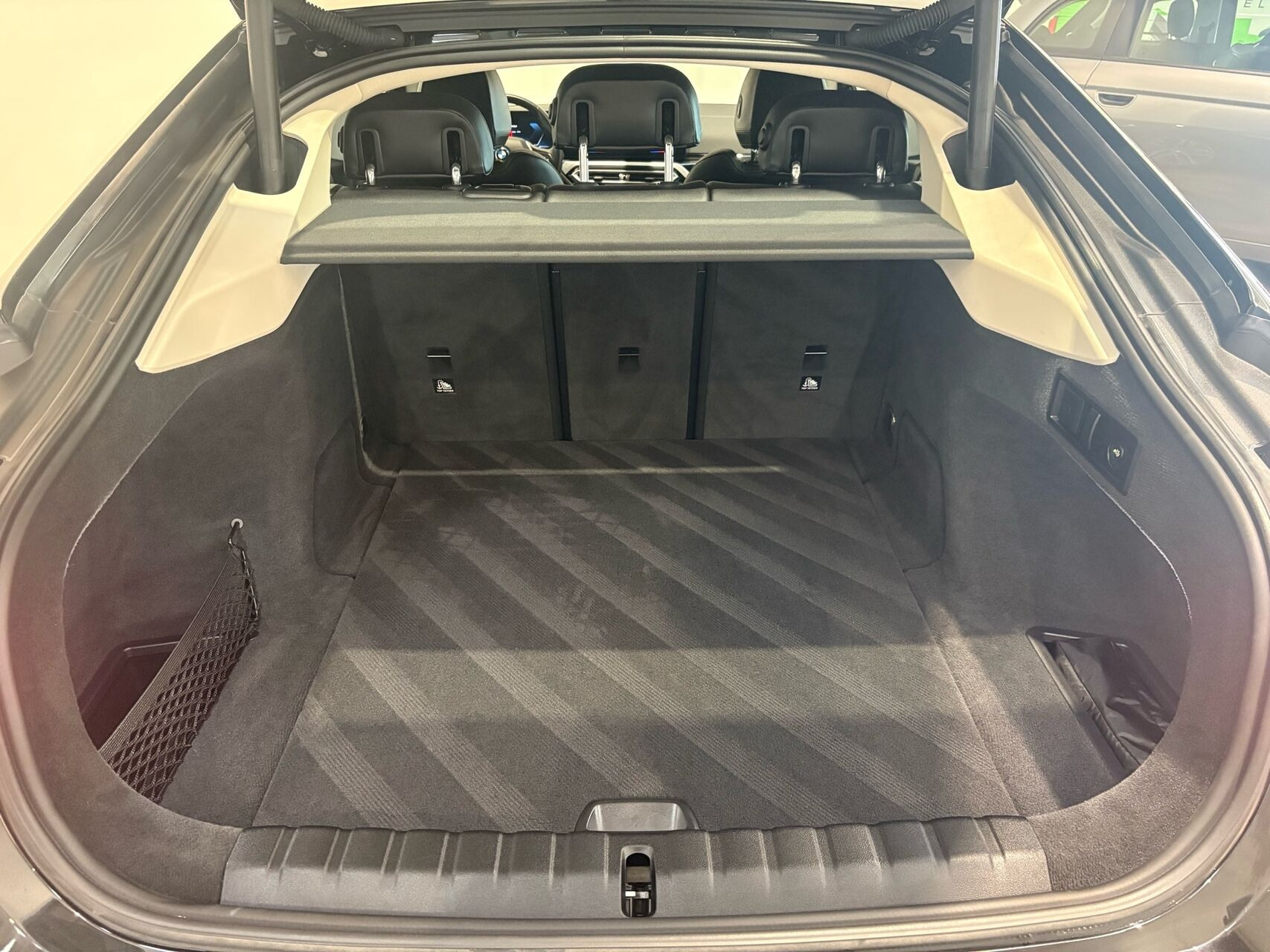 Sort BMW i4 fra 2023