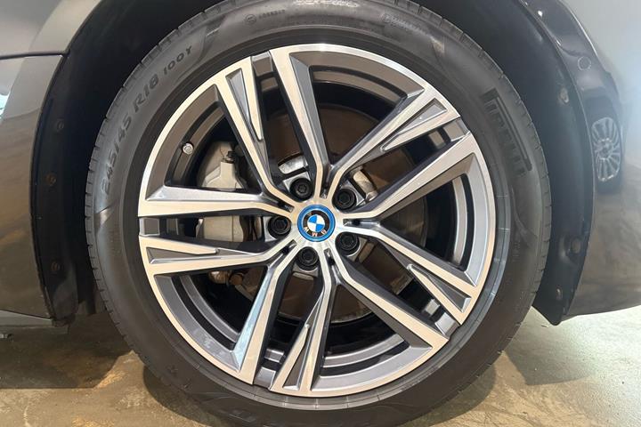 Sort BMW i4 fra 2023