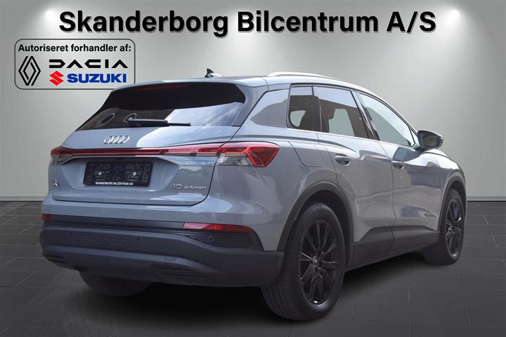 Grå Audi Q4 fra 2023