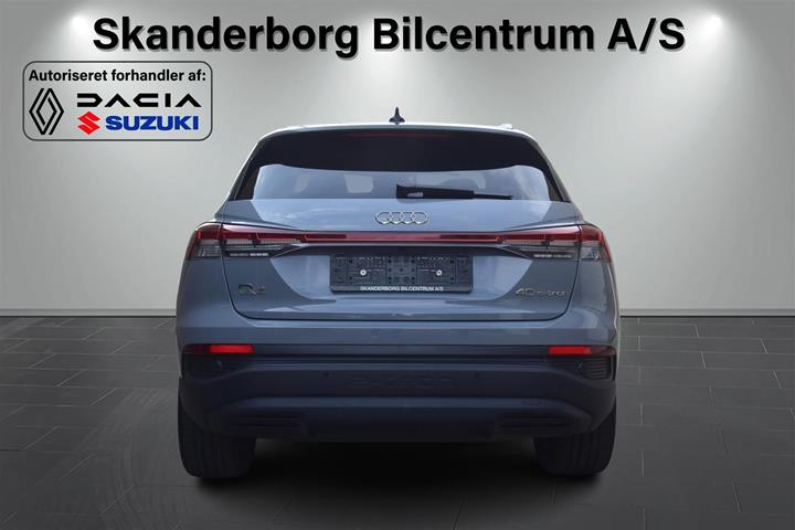 Grå Audi Q4 fra 2023